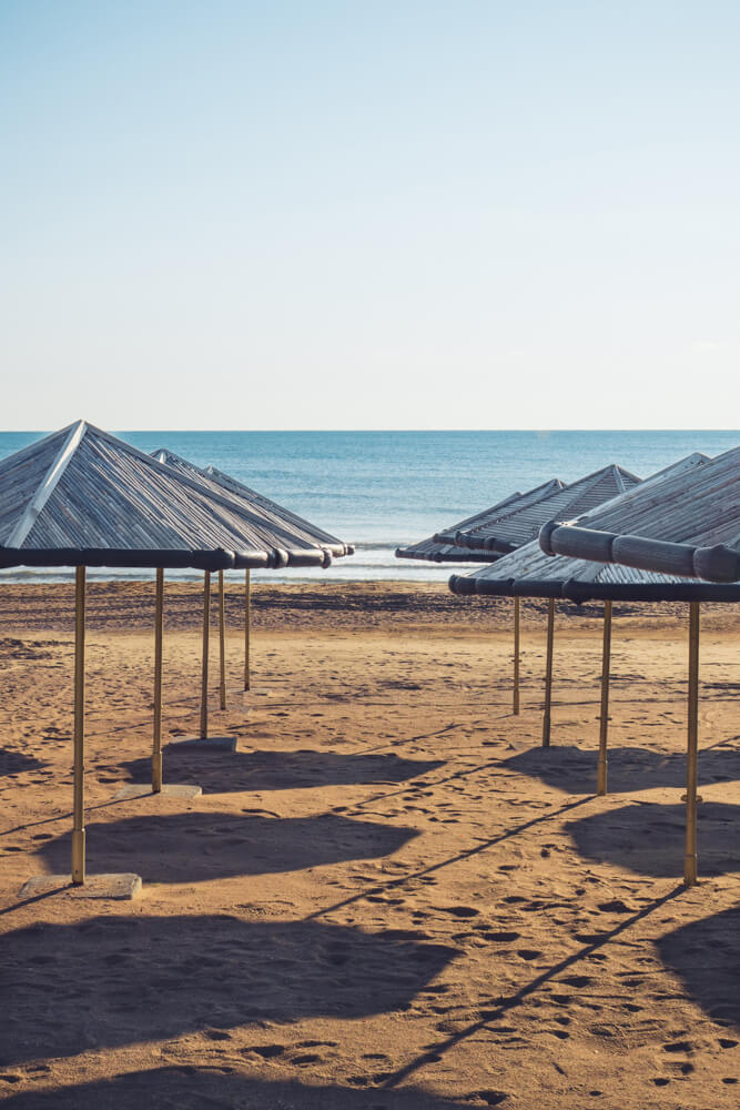 Sonnenschirme am Strand